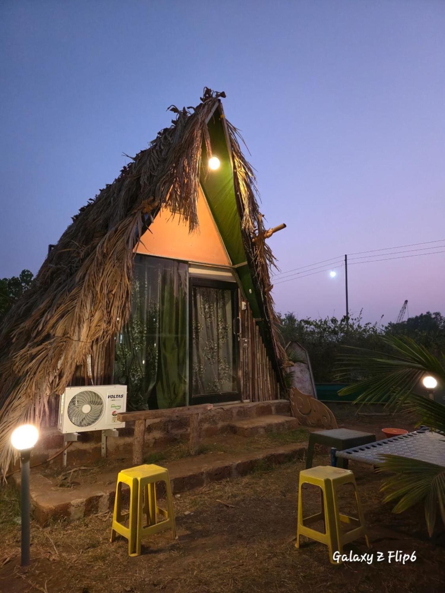 Sea Touch Beach Resort Harihareshwar Exteriör bild